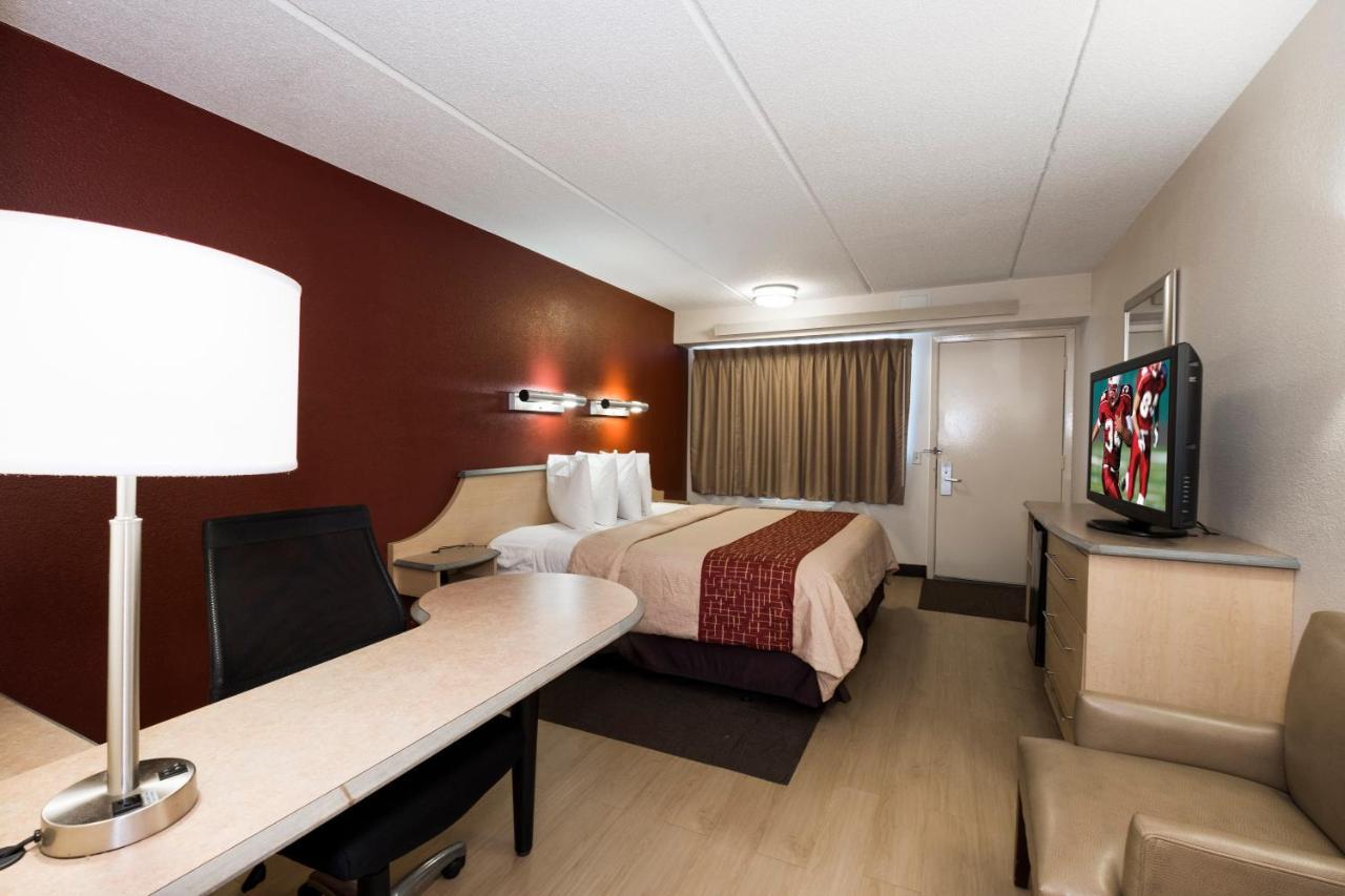 Red Roof Inn Cincinnati Northeast - Блу Аш Экстерьер фото