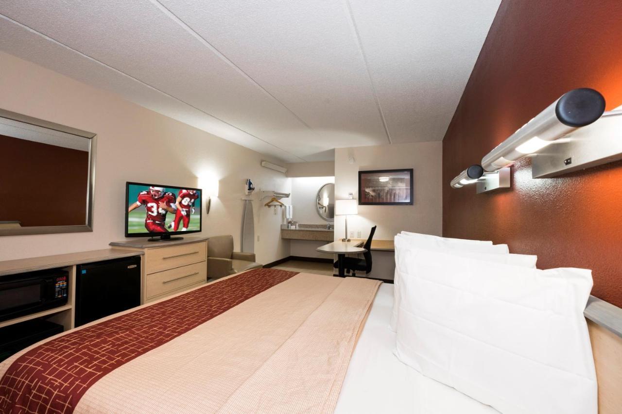 Red Roof Inn Cincinnati Northeast - Блу Аш Экстерьер фото