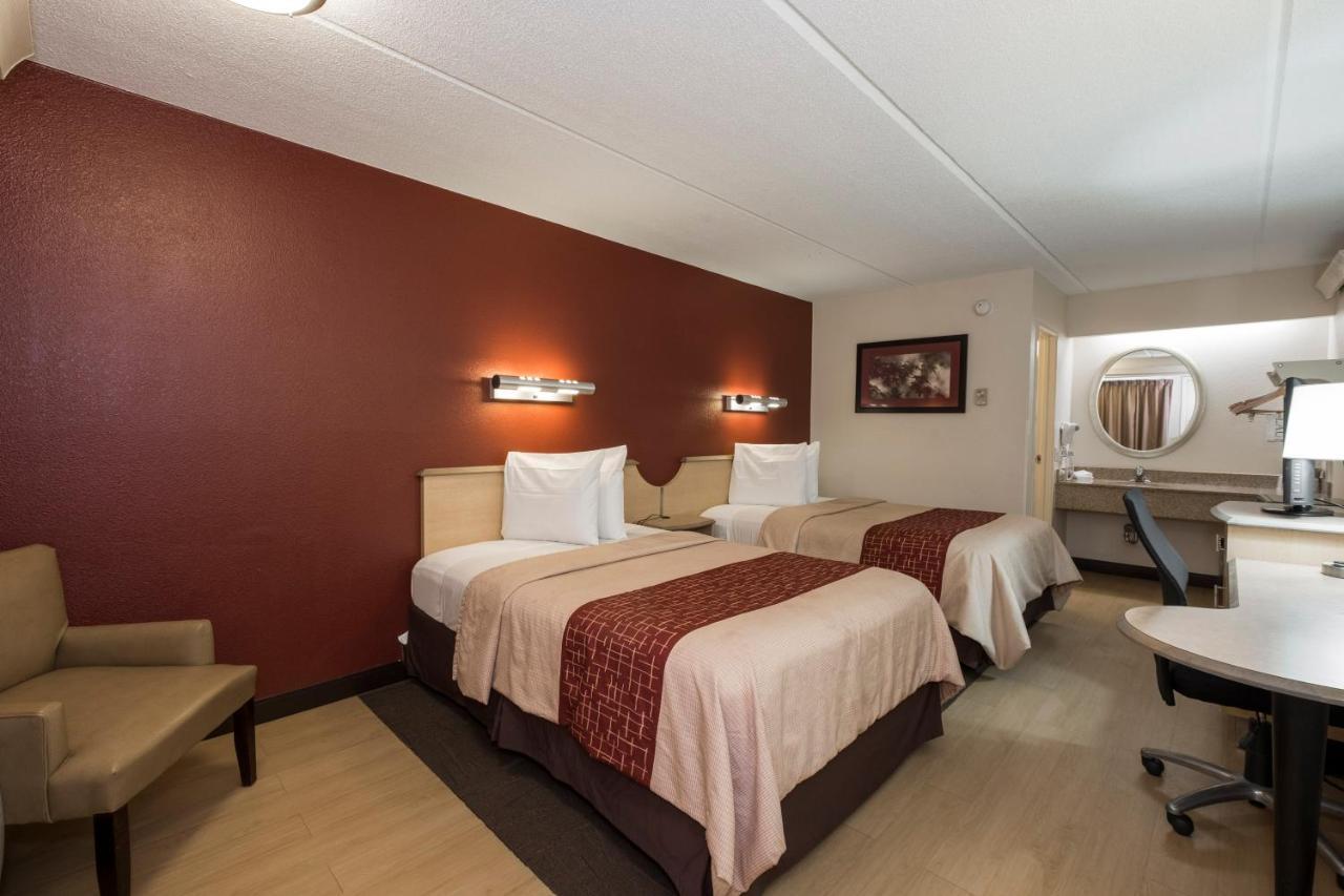 Red Roof Inn Cincinnati Northeast - Блу Аш Экстерьер фото