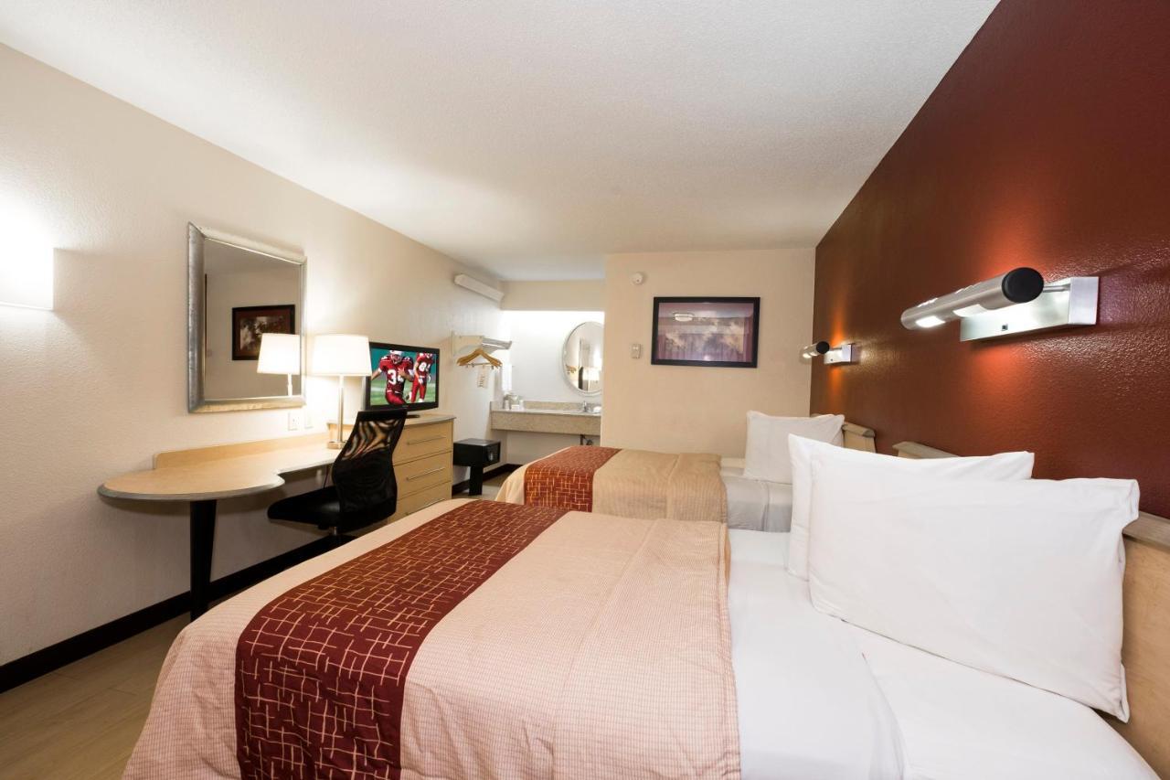 Red Roof Inn Cincinnati Northeast - Блу Аш Экстерьер фото