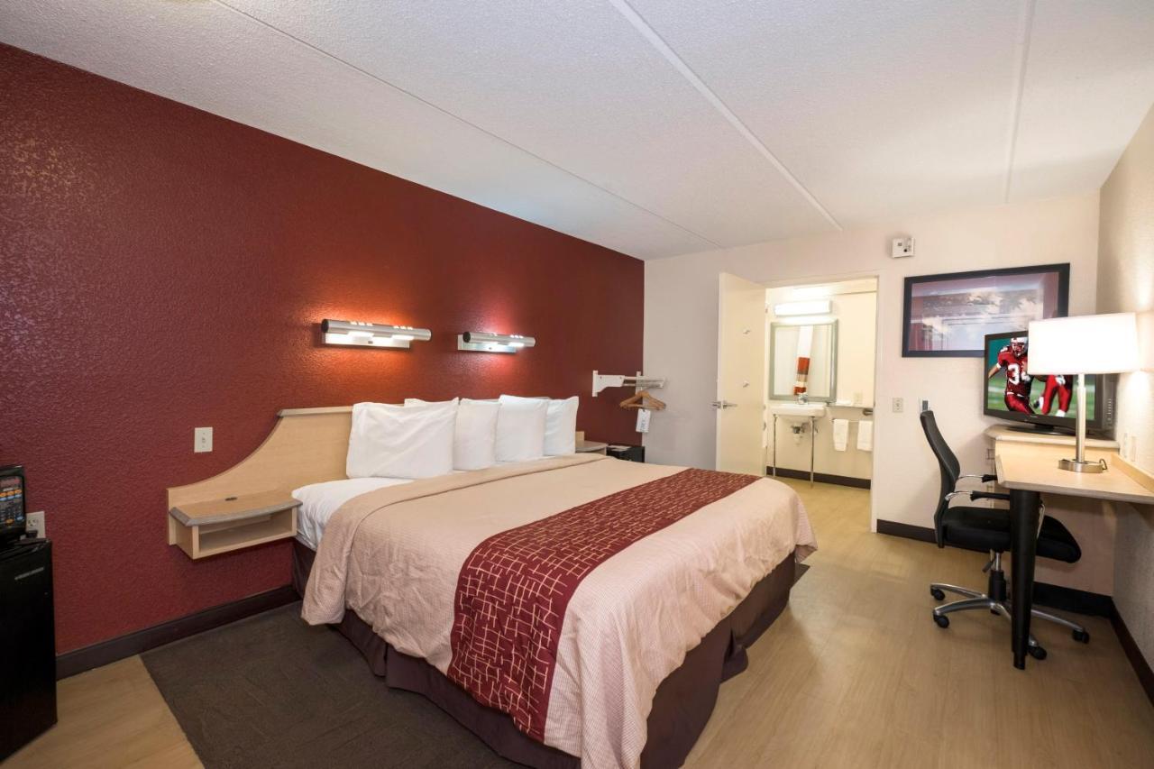 Red Roof Inn Cincinnati Northeast - Блу Аш Экстерьер фото
