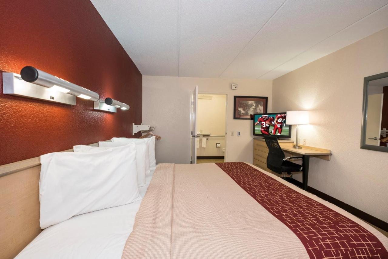 Red Roof Inn Cincinnati Northeast - Блу Аш Экстерьер фото