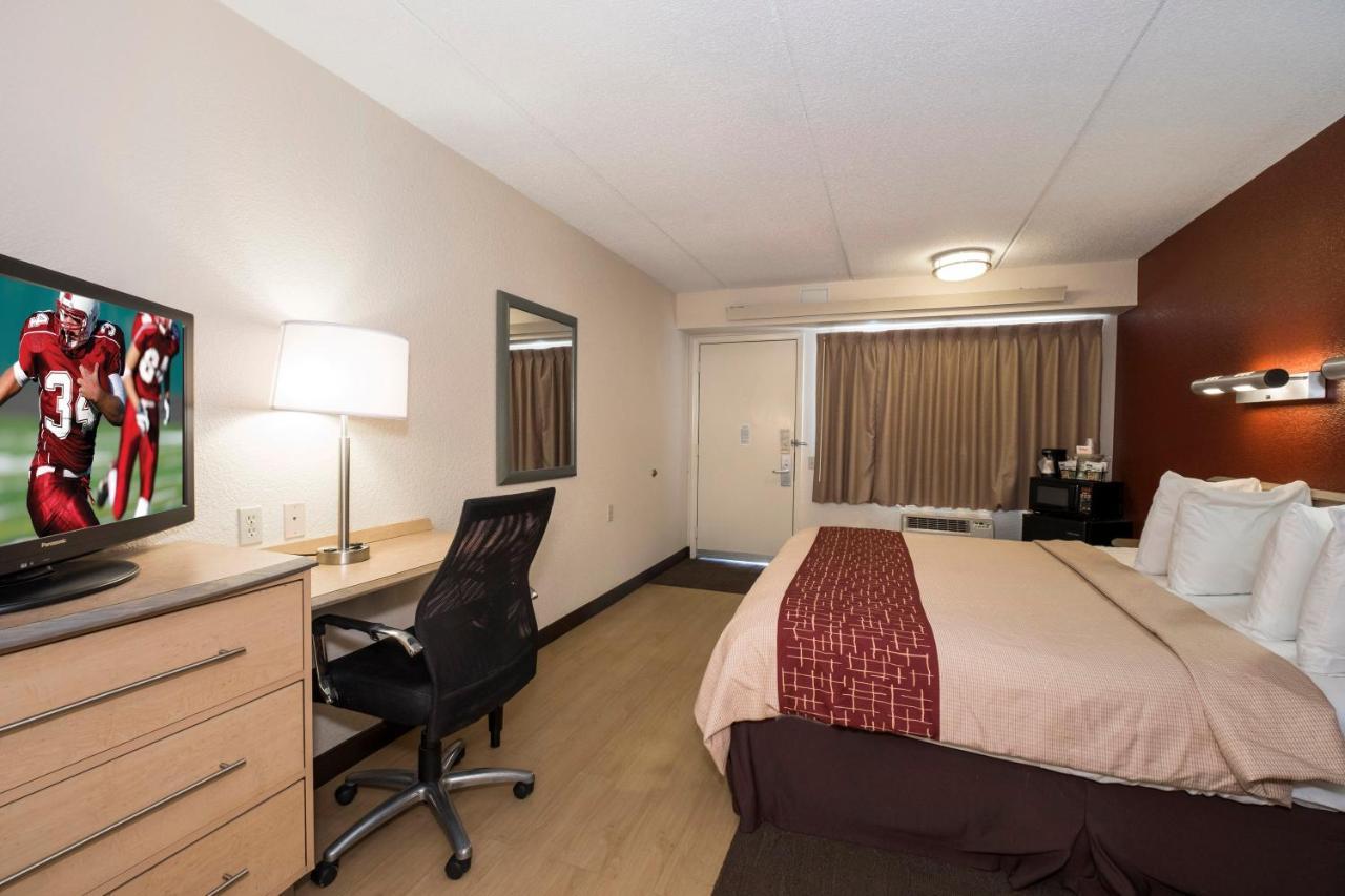 Red Roof Inn Cincinnati Northeast - Блу Аш Экстерьер фото
