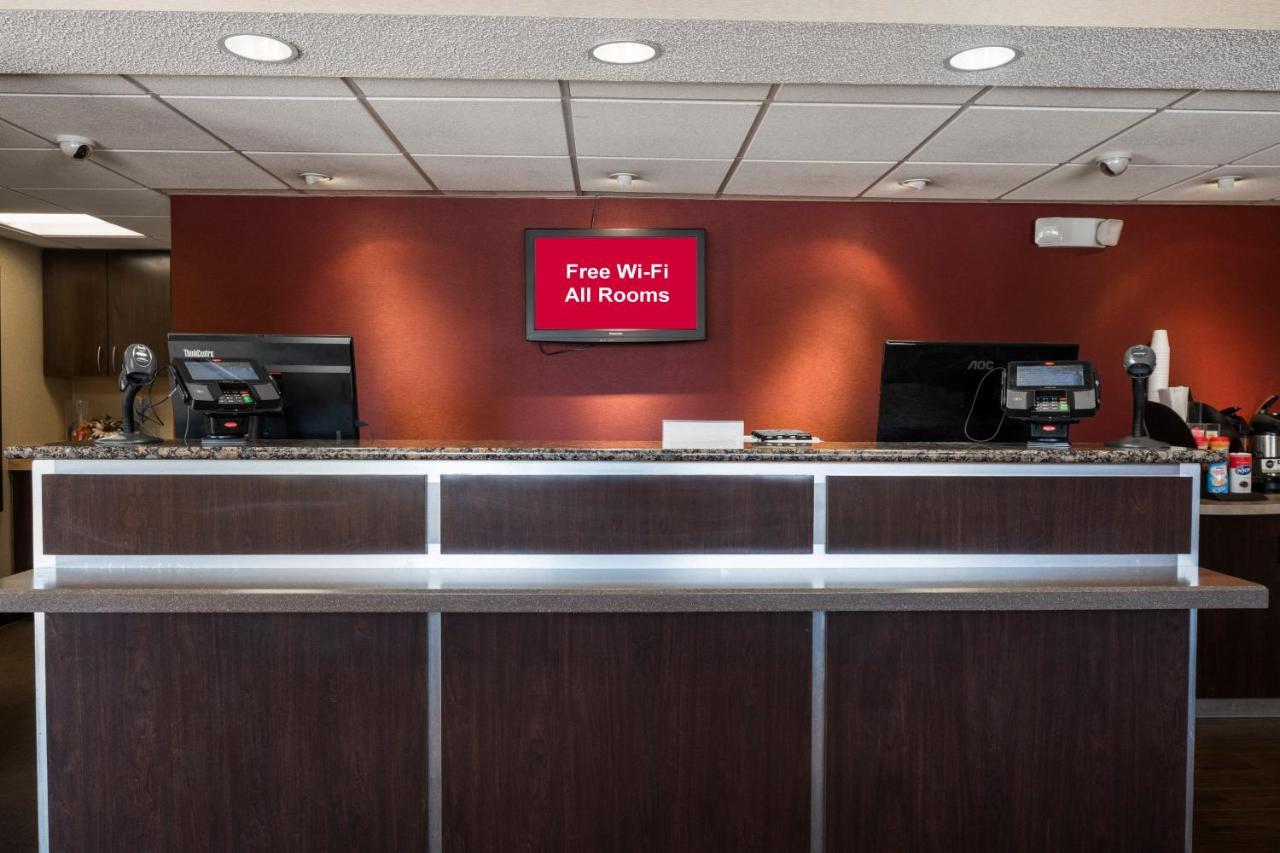 Red Roof Inn Cincinnati Northeast - Блу Аш Экстерьер фото